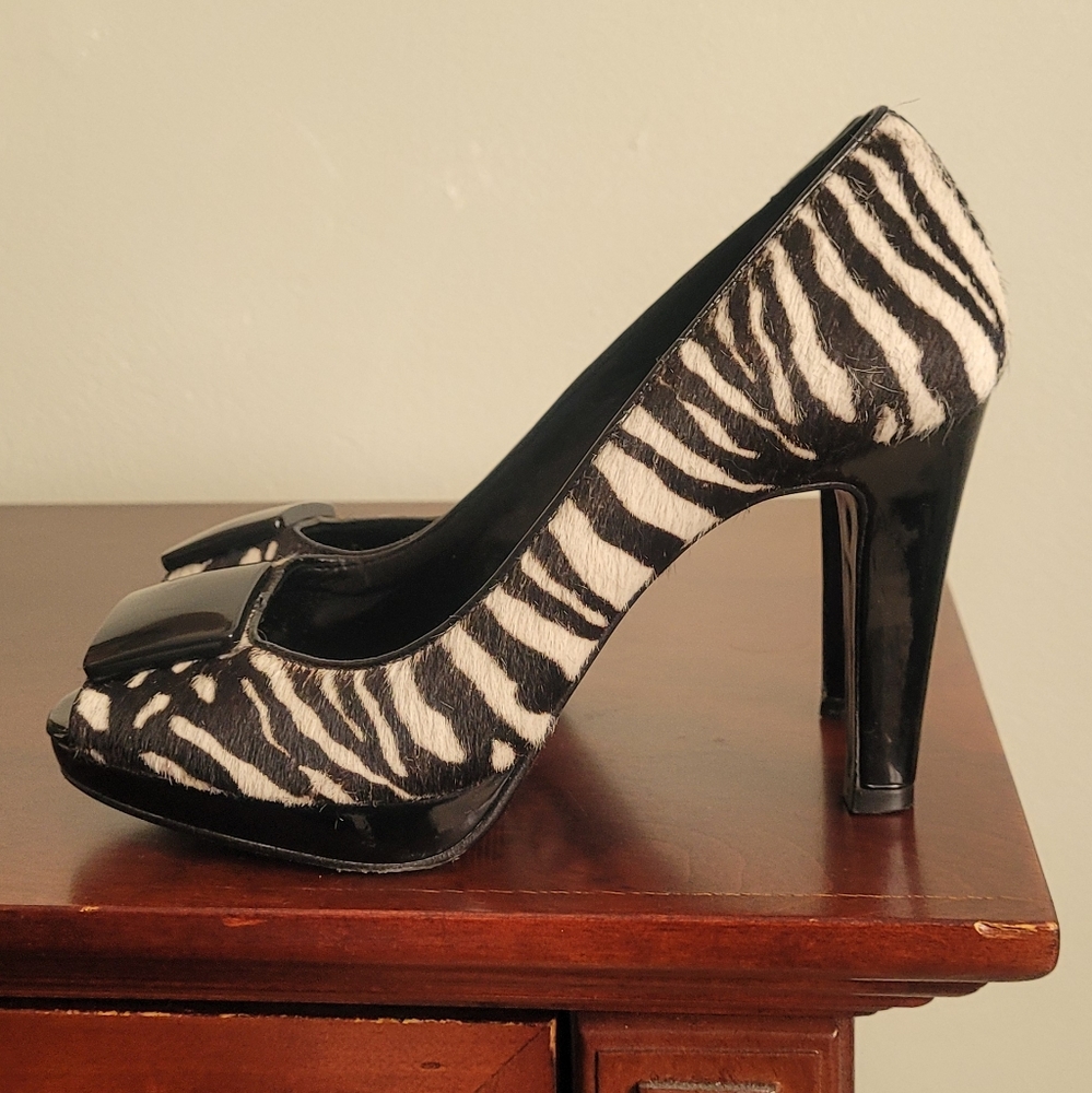 Zebra High Heels ๐ - Picture 3 of 9
